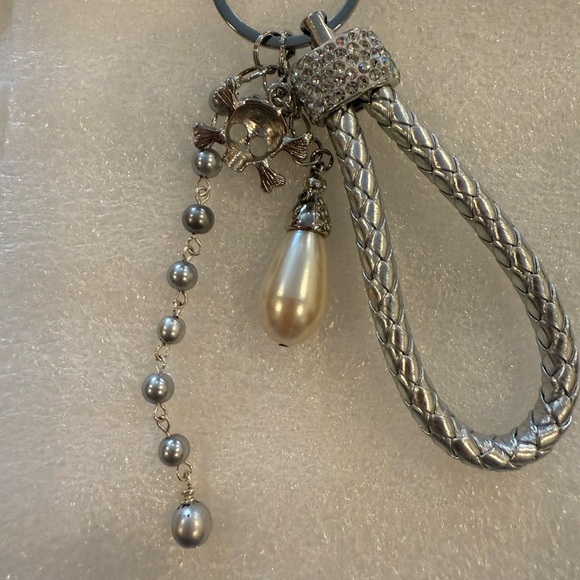 Silver Braided Skull & Pearl Keychain - Rhinestone Punk Glam Purse Charm - New - Picture 9 of 9